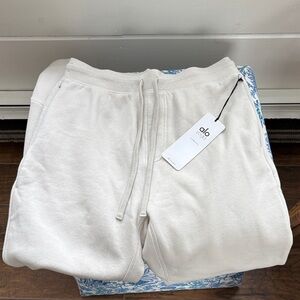 ALO Yoga Off-White Lounge Sweatpants